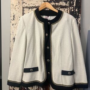 Vintage Caron Chicago white and black women’s Blazer. Very Chanel like. Size 14